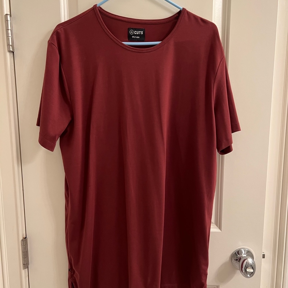 Cuts Clothing AO Split-Hem T-Shirt (Red)